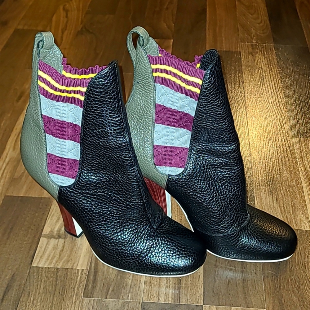 EUC Fendi ankle boots